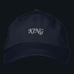 Bordada Gorra ajustable de texto de Navy King<br><div class="desc">Gorra de algodón de la Marina Regal: Acepte un toque de realeza con esta gorra marina,  con el "Rey" elegantemente bordado en el frente. Diseñado tanto para el estilo como para el confort,  este gorra de algodón ajustable es una adición versátil a cualquier armario.</div>