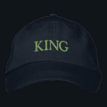 Bordada GORRA ajustable de texto KING para el estilo calle<br><div class="desc">El tapón ajustable impreso de texto KING Personalizado está diseñado para aquellos que quieran destacar. Este gorra,  con su elegante sombra marina y su inscripción en "KING" bordada,  le da un toque de confianza a su ropa. La correa ajustable proporciona el máximo confort y un ajuste personalizado.</div>