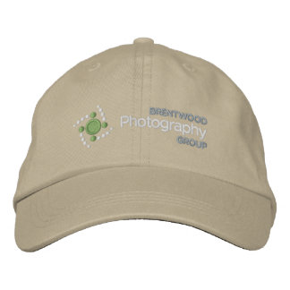 Bordada Gorra BPG con logotipo blanco en tela más oscura