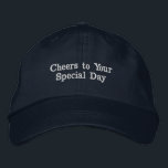 Bordada Gorra de algodón de la Marina con "Saludos a tu Dí<br><div class="desc">Celebra cualquier ocasión especial con esta gorra de algodón de la marina, con el mensaje de alza "Saludos a tu día especial". El tapón se bordea de manera experta para garantizar un diseño de alta calidad y duradero. Ofrece un ajuste cómodo y ajustable, por lo que es adecuado para todos...</div>