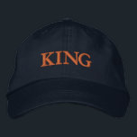 Bordada Gorra de la Marina ajustable del texto KING para l<br><div class="desc">Añada un toque de personalidad a su aspecto con el tapón ajustable de texto KING Personalizado. Este gorra de marina cuenta con un fuerte bordado "KING",  que ofrece un punto focal llamativo. El diseño ajustable garantiza la comodidad y el desgaste de todo el día.</div>
