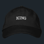 Bordada Gorra de mayúsculas y minúsculas en color negro<br><div class="desc">Nombre de texto King Color negro Borrador Gorras o mayúsculas,  Nombre de fuente es Siglo. El tipo de estilo es Alternative Apparel Basic Ajustable Cap,  el tipo de color es Black.</div>