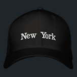 Bordada Gorra de Nueva York<br><div class="desc">Presentamos a nuestro Gorra "Nueva York", un accesorio atemporal e icónico que rinde homenaje a la ciudad que nunca duerme. Diseñado con una mezcla de estilo y sofisticación urbana, este gorra es más que sólo un accesorio; es una pieza de declaración que te permite llevar una pieza de la Gran...</div>