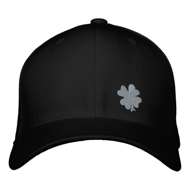 Bordada Gorra FlexFit de Celtic Quest "Clover" (Anverso)