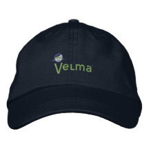 Velma bordó el gorra