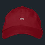 Bordada Vibrante gorra roja con texto impreso de Personali<br><div class="desc">Haga una declaración audaz con esta vibrante gorra roja,  con "King" brillantemente bordado en la parte delantera. El diseño único combina la artesanía de alta calidad con una correa ajustable para un ajuste personalizado. Perfecto para los que quieren expresar su individualidad con un toque de encanto real.</div>