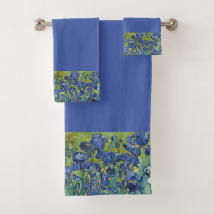 Borde floral de iris sobre fondo medio azul