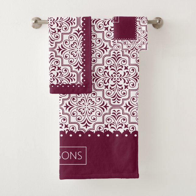 Borgoña, patrón de damasco blanco, bordes de vieir (In situ)