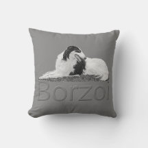 Borzoi en almohada del descanso