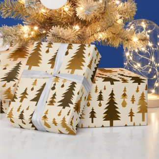 Bosque invernal en papel de regalo dorado
