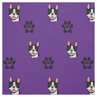 Boston Terrier con la tela de algodón de las patas