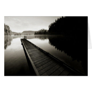 Bote al borde del lago