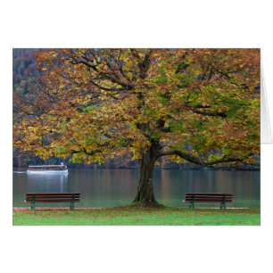 Bote en un lago en otoño, Alemania