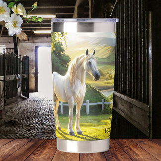 Botella Aislada Equino pintado en paisaje de caballos blancos