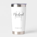 Botella Aislada Nombre de Groomsman personalizado de guión moderno<br><div class="desc">Añada un toque personal a su boda con un regalo personalizado para el novio. Este diseño presenta el nombre de groomsman personalizado en estilo de letra de escritura moderno gris y monograma en estilo de fuente de escritura moderno gris claro como fondo con título y fecha boda en sans modernos...</div>