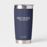 Botella Aislada Nombre del Groomsman personalizado clásico<br><div class="desc">Regalos clásicos personalizados de Groomsman con el nombre,  título y fecha boda personalizados del groomsman en un estilo de letra serif clásico blanco sobre fondo azul marino. También perfecto para el Mejor Hombre,  Padre de la Novia y más.</div>