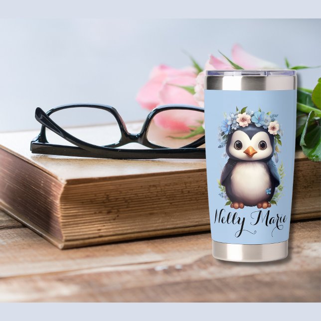 Botella Aislada Nombre e iniciales personalizados azules de pingüi (Cute penguins insulated Tumbler. custom name and initials. Multilingual project.)