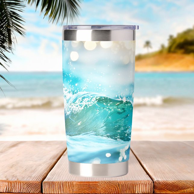 Botella Aislada Océano turquesa de ola de playa (Thermal tumbler featuring a joyfully sparkling wave on the beach in happy turquoise colors.)