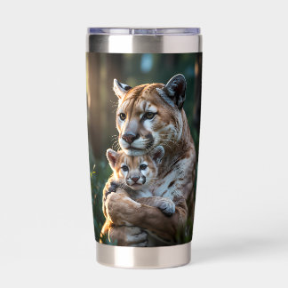 Botella Aislada Romantic Cougar Father and Cub Mug – Wildlife Love