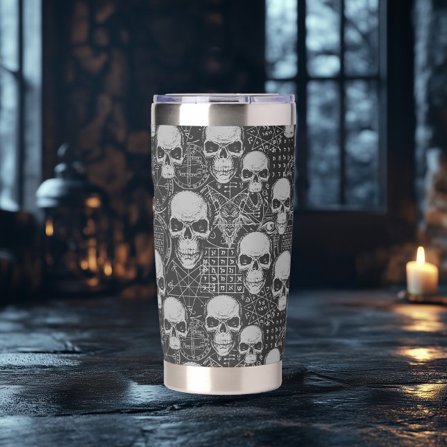 Botella Aislada Skull and Symbol Gothic Design (Subido por el creador)