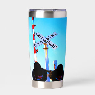 Botella Aislada Traslado ferroviario con bell en la cima de los fo