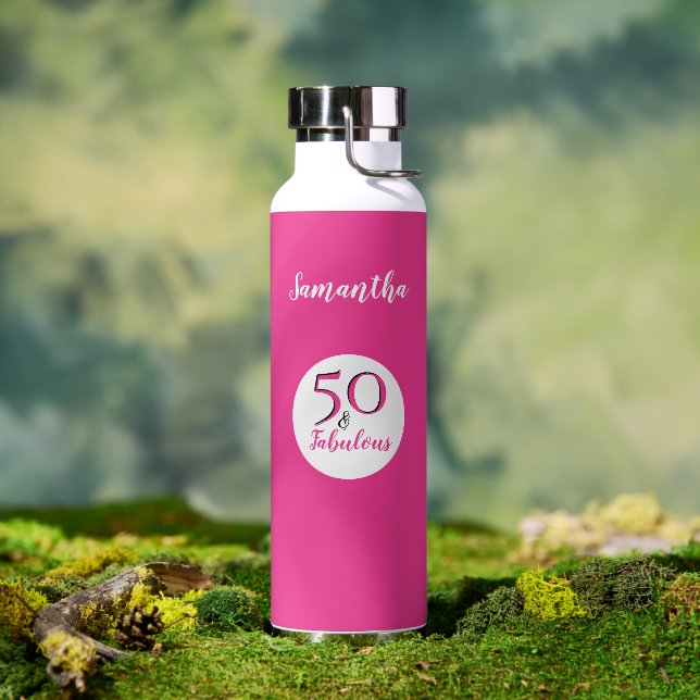 Botella De Agua 50 y Fab 50 cumpleaños Cerise personalizado rosa (Exterior)