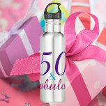 Botella De Agua 50 y fabuloso cumpleaños de Girly<br><div class="desc">¿Conoces a alguien fabuloso que esté celebrando su cumpleaños número 50? Este diseño dice 50 y Fabuloso en azul,  rosa y morado. ¡Hace un gran regalo o un favor de fiesta!</div>