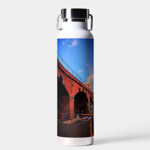 Botella De Agua A lo largo de la pista