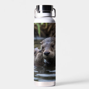 Botella De Agua **"Adrift in Love: Mummy and Baby Otter"**
