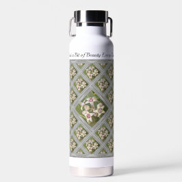 Botella de agua aislada con bonitas flores de la c