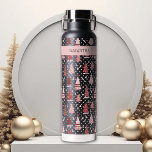 Botella De Agua Árbol de vacaciones rosa de Navidades personalizad<br><div class="desc">Este diseño puede ser personalizado en el área proporcionada cambiando la foto y/o el texto. O puede personalizarse eligiendo la opción de hacer clic en el personalizar y borrar o cambiar el color del fondo, agregar texto, cambiar el color o estilo del texto o eliminar el texto para un diseño...</div>