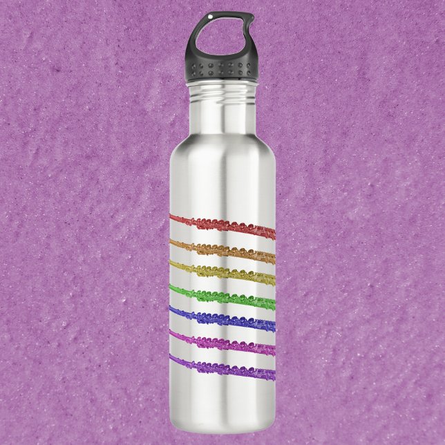 Botella De Agua Arcoiris con instrumentos de flautas (A water bottle with red, orange, yellow, green, blue, pink and purple flutes)