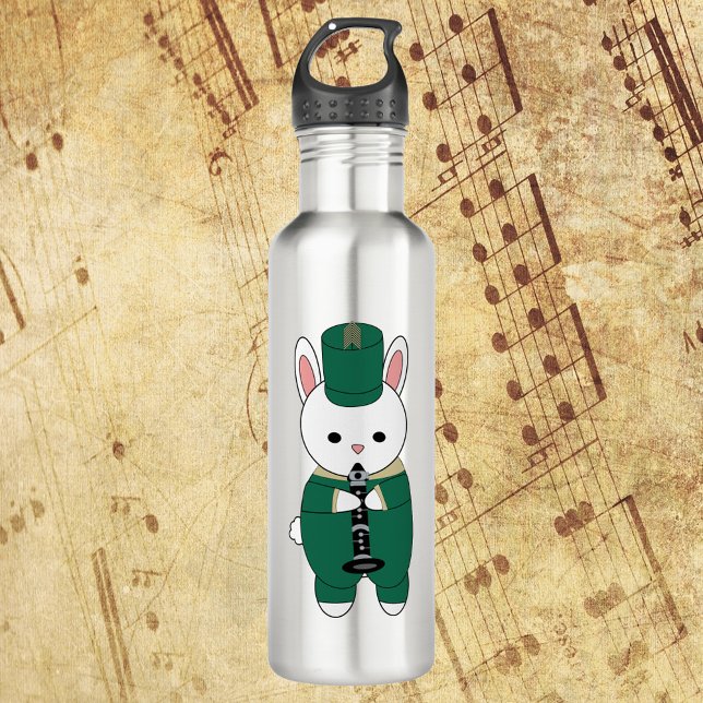 Botella De Agua Banda de marcha Conejo Clarinet Oro Verde (A water bottle with a rabbit playing clarinet wearing a green & gold marching band uniform.)