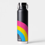 Botella De Agua Bandera arcoiris del orgullo pansexual Guay person<br><div class="desc">Hermoso regalo de orgullo pansexual sobre un fondo negro audaz para un amigo panromántico con los colores de la bandera de los tambores metálicos en forma de arco iris rosa,  amarillo y azul. Una botella de agua fresca para personalizados queer presente para la comunidad LGBTQ.</div>