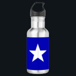 Botella De Agua Bandera azul Bonnie<br><div class="desc">Bandera Azul Bonnie. La Bandera Azul Bonnie fue una pancarta no oficial al inicio de la Guerra Civil Estadounidense en 1861. Consiste en una estrella blanca de cinco puntas sobre un campo azul. Se parece mucho a la bandera de la efímera República de Florida Occidental de 1810, así como a...</div>