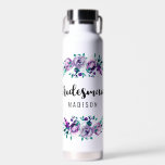 Botella De Agua Boda de guirnaldas florales de menta y morado<br><div class="desc">Mint & Purple Floral Wreath Watercolor Boda de Bridesmaid personalizada Mason Jar Mug con rosa bonito y flores y moderno y divertido Brush Font. Revisa mi tienda para ver toda la suite boda para este diseño!</div>