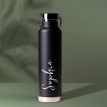 Botella De Agua Boda negro con guión de nombre personalizado<br><div class="desc">Añade tu nombre a esta botella de agua para un favor de boda personalizado,  regalo de fiesta nupcial o sólo para uso diario!</div>