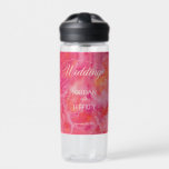 Botella De Agua Boda romántico de color caliente<br><div class="desc">Rosa caliente, Naranja y dorado remolino en este estilo romántico y moderno. El tallo único de acacia dorada amarillo adorna la esquina inferior y el centro de la parte posterior. Pinturas de color luminosas en un giro abstracto. El frente celebra a la novia y al novio, el reverso puede ser...</div>