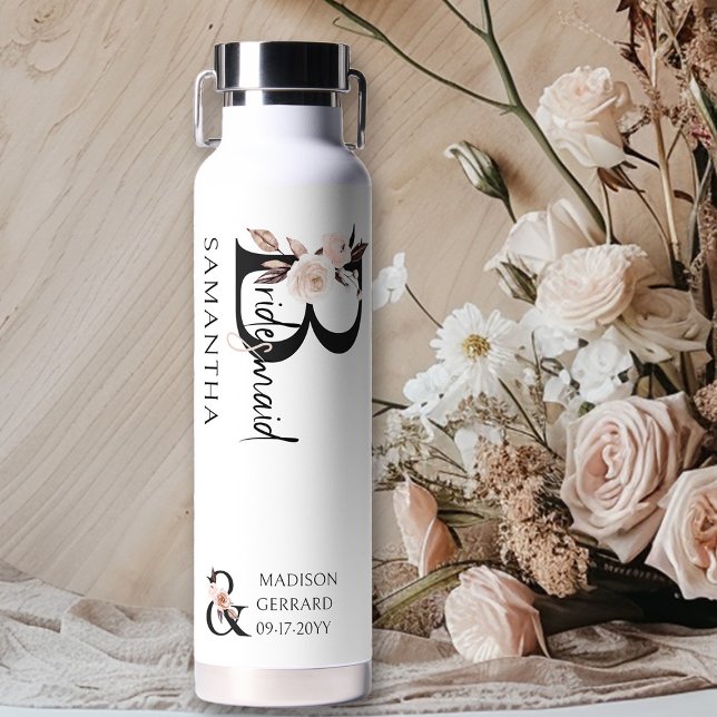 Botella De Agua Boho Boda Letra floral neutra (Bridal party gift to personalize for your bridesmaid)