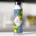 Botella De Agua Bridesmaid regalos azulejos azules limón italiano<br><div class="desc">Bridesmaid obsequia azulejos azules limón italiano nombre personalizado Botella de agua,  un hermoso obsequio para sus chicas especiales.</div>