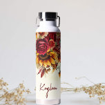 Botella De Agua Bridesmaid regalos rosas burdeos girasoles persona<br><div class="desc">Rosas de Borgoña girasoles amarillos follaje amarillo oscuro fondo floral botella de agua personalizada regalos de fiesta de novias,  regalos de dama de honor,  regalos prácticos para cualquier ocasión.</div>