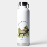 Botella De Agua Cabina Montaña Rustica de Madera Elk Personalizada<br><div class="desc">Este diseño puede ser personalizado en el área proporcionada cambiando la foto y/o el texto. O puede personalizarse haciendo clic en Personalizar esta plantilla y, a continuación, eligiendo la opción de hacer clic en el personalizar y eliminando o cambiando el color del fondo, agregando texto, cambiando el color o estilo...</div>