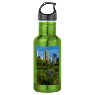 Botella De Agua Camassia En La Ciudad