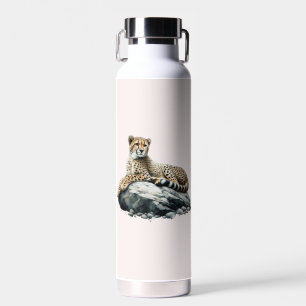 Botella De Agua Cheetah descansa en una roca