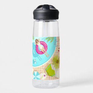 Botella De Agua Chica de fiesta en la piscina con bikini en la pla