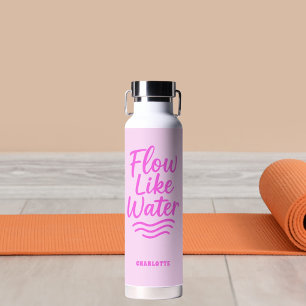 Botella De Agua Cita motivadora flujo rosa como el yoga de agua