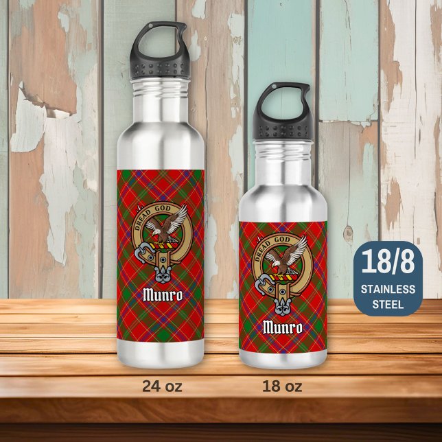 Botella De Agua Clan Munro Crest over Tartan (Subido por el creador)