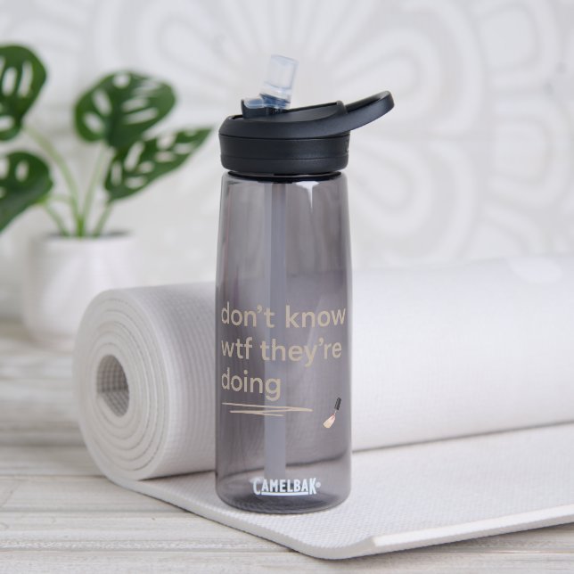 Botella De Agua Clean Girl Chaos – Skincare Delulu Vibes Quote (Yoga (girado))