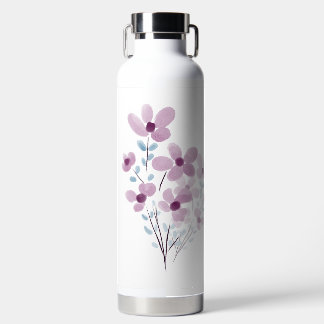 Botella de agua con flores elegantes