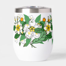 Botella de agua con hojas y flores botánicas
